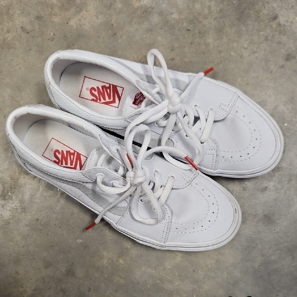 Vans White and Red Low-Top Sneakers M8.5 W10
